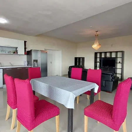 Quartz Briz מלון וארנה